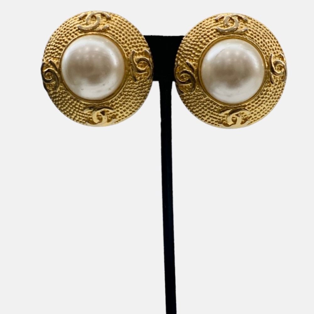 Chanel Vintage Faux Pearl CC Logo Clip On Earrings